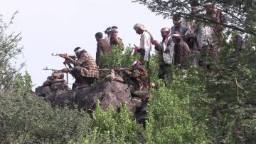 مسير ومناورة لخريجي دورات طوفان الأقصى في شرعب الرونة