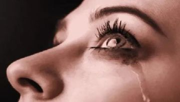 تفسير حلم البكاء الشديد في المنام.. دلالات الحزن والفرج حسب حالتك النفسية تفسير حلم البكاء الشديد في المنام.. دلالات الحزن والفرج حسب حالتك النفسية