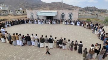 وقفات جماهيرية في صنعاء عقب صلاة الجمعة وفاء لدماء الشهداء وقفات جماهيرية في صنعاء عقب صلاة الجمعة وفاء لدماء الشهداء