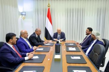 العليمي يكشف تفاصيل اجتماع مجلس القيادة عقب خلافات حادة العليمي يكشف تفاصيل اجتماع مجلس القيادة عقب خلافات حادة