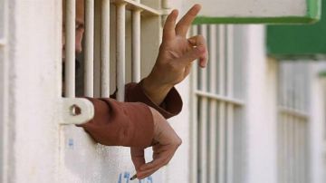 تضامن : سياسة الإبعاد القسري بحق الأسرى الفلسطينيين جريمة حرب مكتملة الأركان  تضامن : سياسة الإبعاد القسري بحق الأسرى الفلسطينيين جريمة حرب مكتملة الأركان