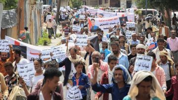 تعز على صفيح ساخن.. احتجاجات متصاعدة ضد الانفلات الأمني وتراجع الثقة بالسلطات