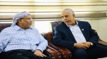 رئيس الجمعية الوطنية يلتقي في المكلا فريق التوجيه والرقابة الرئاسي ويبحث معهم ترتيبات فعالية ذكرى 14 أكتوبر رئيس الجمعية الوطنية يلتقي في المكلا فريق التوجيه والرقابة الرئاسي ويبحث معهم ترتيبات فعالية ذكرى 14 أكتوبر