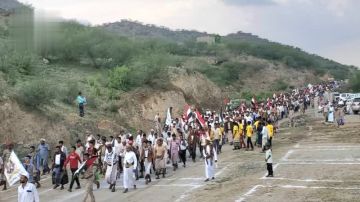 عرض شعبي لخريجي دورات طوفان الأقصى في حجة عرض شعبي لخريجي دورات طوفان الأقصى في حجة