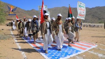 عرض ومناورة عسكرية لخريجي طوفان الأقصى في سحار بصعدة عرض ومناورة عسكرية لخريجي طوفان الأقصى في سحار بصعدة