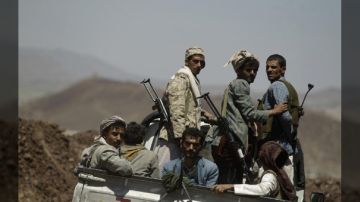 الحوثيون يقتحمون قرية جبل سليم في تعز وسط انتهاكات مروعة بحق المدنيين الحوثيون يقتحمون قرية جبل سليم في تعز وسط انتهاكات مروعة بحق المدنيين