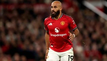 مبيومو يحصد أولى جوائزه مع مانشستر يونايتد مبيومو يحصد أولى جوائزه مع مانشستر يونايتد