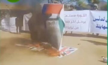 وقفة احتجاجية في شبوة تندد بالتحالف السعودي الإماراتي وتحرق أعلامه وقفة احتجاجية في شبوة تندد بالتحالف السعودي الإماراتي وتحرق أعلامه