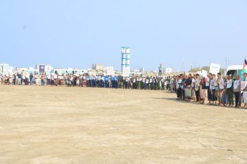وقفة قبلية مسلحة حاشدة في الحديدة وفاء للشهداء وإعلان الجاهزية للدفاع عن الوطن ودعم فلسطين