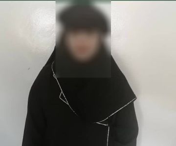 أمن العاصمة عدن يلقي القبض على امرأة متهمة بسرقة مجوهرات الطالبات بالمدارس الأهلية أمن العاصمة عدن يلقي القبض على امرأة متهمة بسرقة مجوهرات الطالبات بالمدارس الأهلية