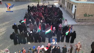 وقفة للهيئة النسائية في سنحان بمحافظة صنعاء تضامنا مع الشعب الفلسطيني وقفة للهيئة النسائية في سنحان بمحافظة صنعاء تضامنا مع الشعب الفلسطيني