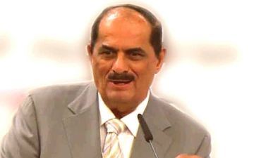 المناضل محمد علي أحمد يعزي أسرة آل علي قاسم بوفاة نجلهم