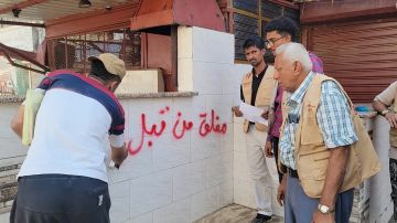 بسبب السلاحف.. إغلاق أحد مطاعم الوجبات البحرية الشهيرة في عدن