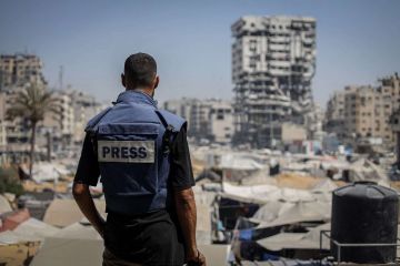 الأورومتوسطي : إسرائيل تواصل طمس أدلة الإبادة في غزة وتمنع دخول الصحافيين الدوليين الأورومتوسطي : إسرائيل تواصل طمس أدلة الإبادة في غزة وتمنع دخول الصحافيين الدوليين