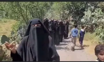 نساء قرية الخرابة بمحافظة إب يعلن عهد الصمود : لن نسمح بكسارة تهدد صحتنا وبيئتنا مهما كلف الثمن!