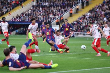 برشلونة يخطف فوزا قاتلا من جيرونا ويتصدر الدوري الإسباني مؤقتا برشلونة يخطف فوزا قاتلا من جيرونا ويتصدر الدوري الإسباني مؤقتا