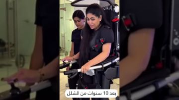 سبب الشلل.. شاهد جيسيكا طويل تمشي لأول مرة بعد عقد من الشلل