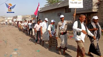 مسير لخريجي دورات طوفان الأقصى في المراوعة بالحديدة مسير لخريجي دورات طوفان الأقصى في المراوعة بالحديدة