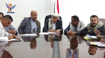 مناقشة آلية تنفيذ مشروع الرصف الخرساني في طريق مدينة العدين - مفرق الحزم في إب مناقشة آلية تنفيذ مشروع الرصف الخرساني في طريق مدينة العدين - مفرق الحزم في إب