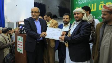 الزكاة تكرم الكادر الطبي والتمريضي في هيئة مستشفى الثورة ضمن مشروع زراعة الكلى الزكاة تكرم الكادر الطبي والتمريضي في هيئة مستشفى الثورة ضمن مشروع زراعة الكلى