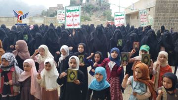 حجة.. وقفتان للهيئة النسائية في المحابشة وفاء لدماء الشهداء حجة.. وقفتان للهيئة النسائية في المحابشة وفاء لدماء الشهداء