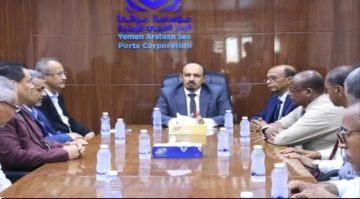 محافظ حضرموت يدعو لإنشاء لسان بحري بميناء المكلا محافظ حضرموت يدعو لإنشاء لسان بحري بميناء المكلا