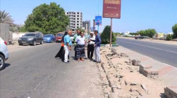 الزهري يتفقد مشروع إعادة تأهيل الجزيرة الوسطية بكورنيش ساحل أبين