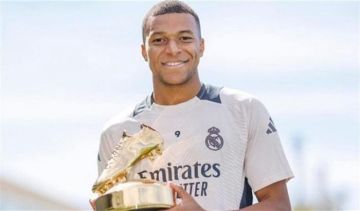 مبابي يتسلم الحذاء الذهبي الأوروبي