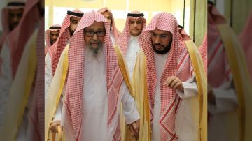 مفتي عام المملكة يشيد بالدعم الملكي لجهاز الإفتاء ويترحم على الشيخ آل الشيخ مفتي عام المملكة يشيد بالدعم الملكي لجهاز الإفتاء ويترحم على الشيخ آل الشيخ