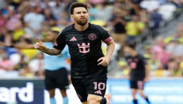 هاتريك تاريخي.. ميسي يحصد أول حذاء ذهبي بالدوري الأمريكي هاتريك تاريخي.. ميسي يحصد أول حذاء ذهبي بالدوري الأمريكي