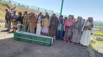 تشييع جثمان الشهيد إسماعيل العريقي في مديرية التعزية تشييع جثمان الشهيد إسماعيل العريقي في مديرية التعزية