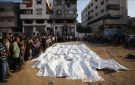 نقل رفات 120 فلسطينيا من مقبرة مؤقتة بغزة إلى مثواهم الأخير - ye