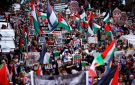 الغارديان: من نيويورك إلى مدريد.. أصوات فلسطين تتحدى المنع وتعيد تعريف حرية التعبير - ye
