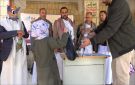 مؤسسة اليتيم التنموية تدشن توزيع الحقيبة المدرسية بمدينة عمران - ye