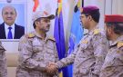 قيادة الجيش تستقبل عميد اللواء العاشر صماد المنشق عن الحوثيين وتدعو المليشيات لتسليم السلاح - ye