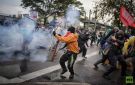 متظاهرون يهاجمون السفارة الأمريكية في كولومبيا - ye