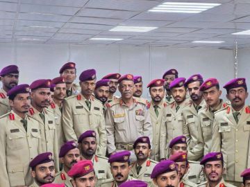 توزيع شهادات التخرج على الدفعة الثالثة من كلية زايد العسكرية بحضرموت