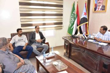 رئيس تنفيذية انتقالي حضرموت يطلع على أوضاع أسر الشهداء والجرحى ويؤكد أهمية رعايتهم والاهتمام بهم رئيس تنفيذية انتقالي حضرموت يطلع على أوضاع أسر الشهداء والجرحى ويؤكد أهمية رعايتهم والاهتمام بهم