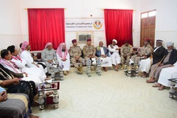 قائد المنطقة الأولى يؤكد التصدي لأي تهديد للأمن ويعزز التنسيق مع مرجعية قبائل حضرموت قائد المنطقة الأولى يؤكد التصدي لأي تهديد للأمن ويعزز التنسيق مع مرجعية قبائل حضرموت