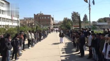 وقفة شعبية في مديرية الوحدة تأكيدا للجهوزية في مواجهة الأعداء