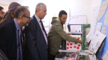 الفريق الرئاسي يزور معرض الرسوم الإبداعية في ثانوية الشيخ زايد النموذجية بالضالع