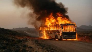 شاهد بالفيديوهات.. احتراق باص نقل في العرقوب لساعات دون تحرك الجهات المعنية ! شاهد بالفيديوهات.. احتراق باص نقل في العرقوب لساعات دون تحرك الجهات المعنية !