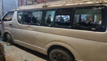 صور استهداف فندق عدن بقذائف حية صور استهداف فندق عدن بقذائف حية