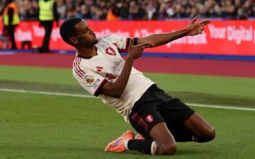 ليفربول يعود للانتصارات والمان يونايتد يقلب الطاولة على كريستال بالاس