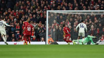 نوتنجهام يهين ليفربول بثلاثية بيضاء في أنفيلد