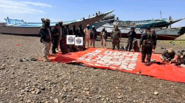 الحملة الأمنية لقوات العمالقة تضبط قاربا يحمل 600 ألف قرص كبتاجون في عملية بحرية نوعية الحملة الأمنية لقوات العمالقة تضبط قاربا يحمل 600 ألف قرص كبتاجون في عملية بحرية نوعية