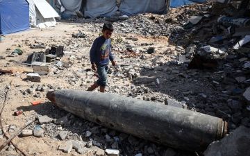 حماس تحذر من قنابل موقوتة تهدد أطفال غزة وتدعو العالم لإزالة مخلفات العدوان الصهيوني