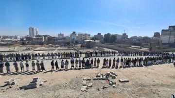 وقفة مسلحة في مديرية معين وفاء للشهداء ومباركة للإنجاز الأمني وقفة مسلحة في مديرية معين وفاء للشهداء ومباركة للإنجاز الأمني