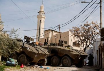 العدو الإسرائيلي يشن حملة مداهمة واعتقالات واسعة في الضفة طالت 15 فلسطينيا وعشرات المحتجزين