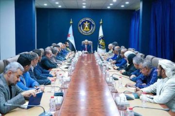 بعد عودته من الإمارات ...الزبيدي يعقد اجتماعا للانتقالي الجنوبي